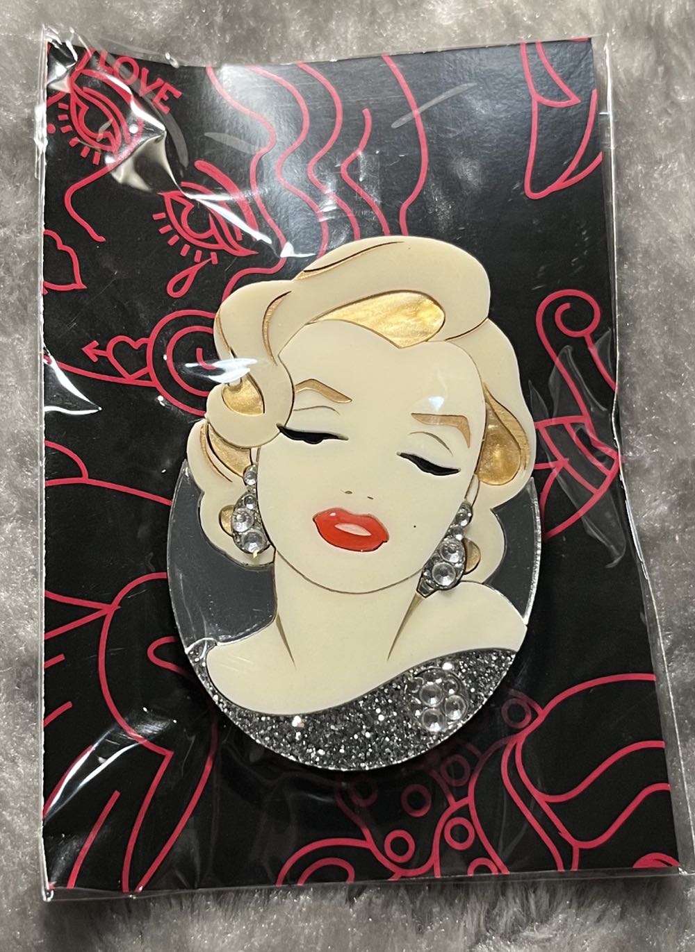 Brooch the Subject - Kitschy Kitty Clock