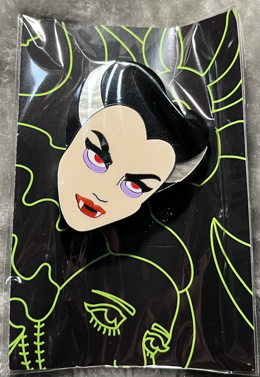 TMOMJ - Transylvanian Bride (small) - Brooch pin collectible - Main Image 3