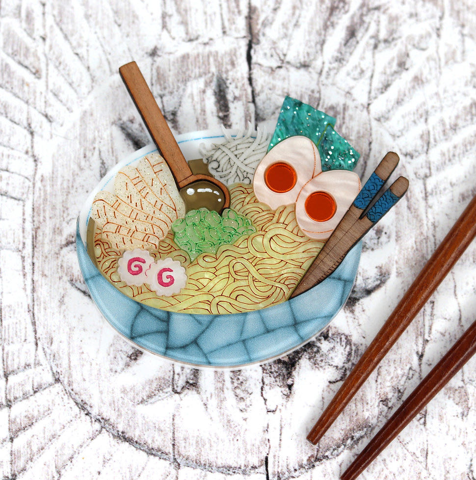 Compass Sailing Wheel Red Gold Geocaching