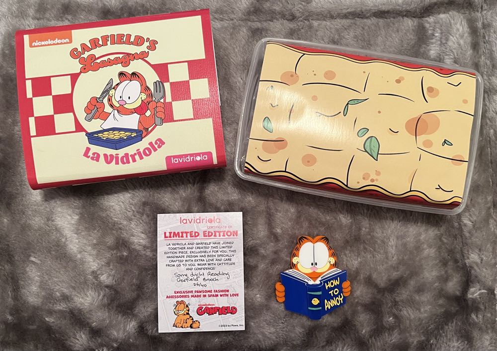 La Vidriola - Some Light Reading - Brooch pin collectible - Main Image 4