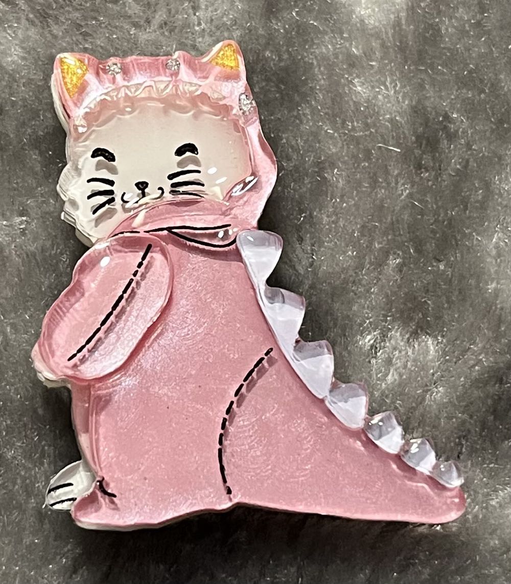 Vera Chan - Dino Cat (small pink) - Brooch pin collectible - Main Image 2