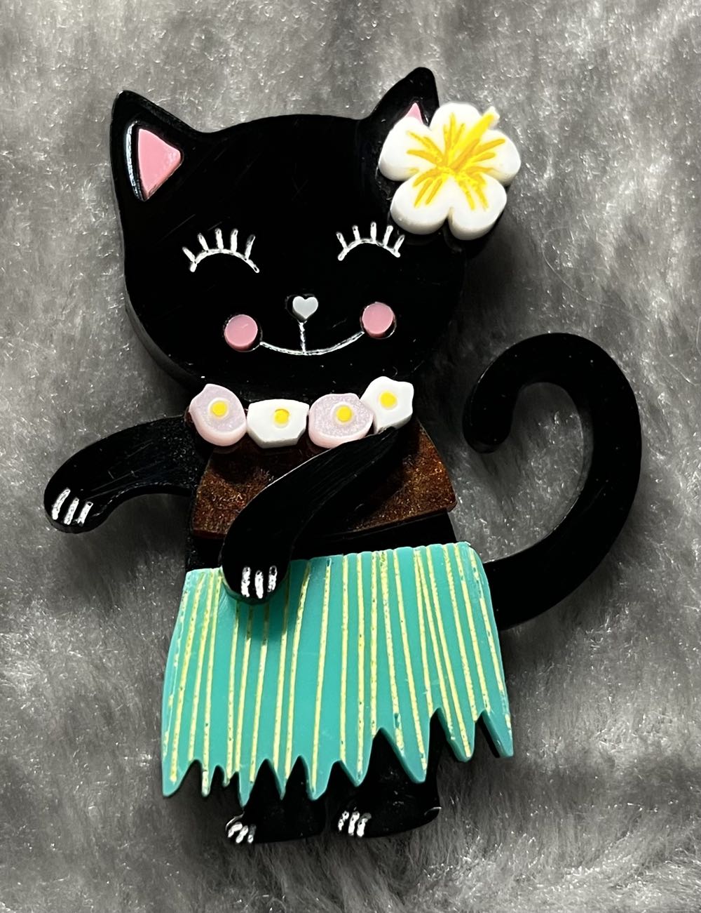 Wintersheart - Aloha Kitty - Brooch pin collectible - Main Image 2