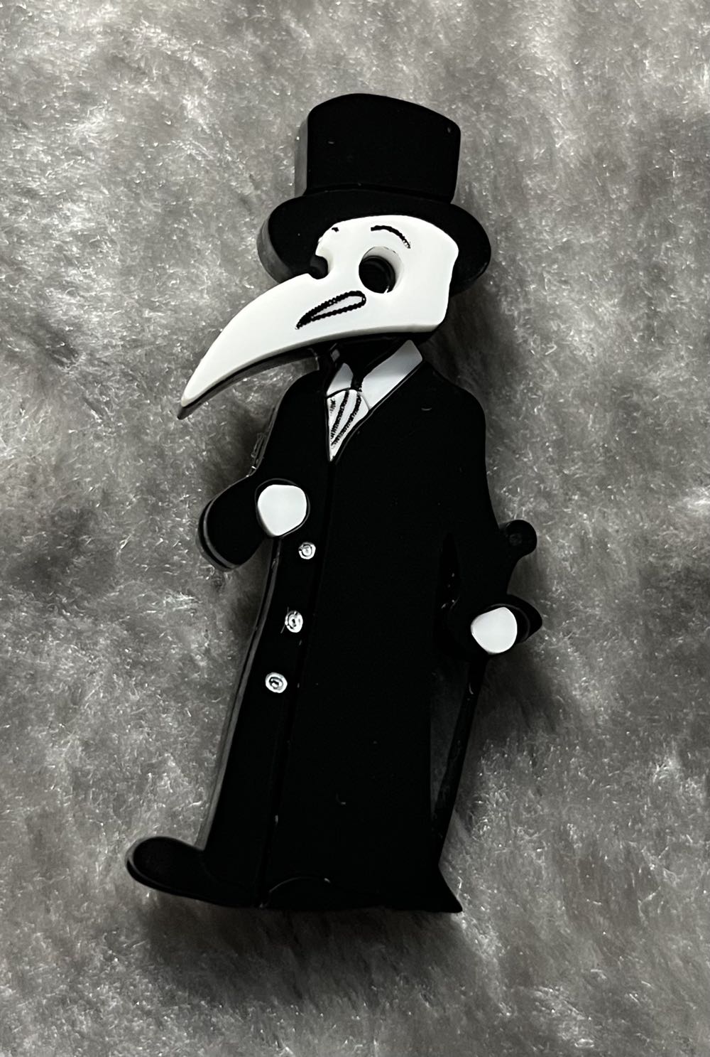 Wintersheart - Elegant Plague Doctor (male) - Brooch pin collectible - Main Image 2