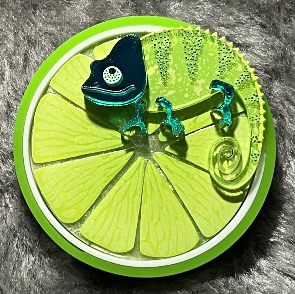 Wintersheart - Lime Chameleon  - Brooch pin collectible - Main Image 2