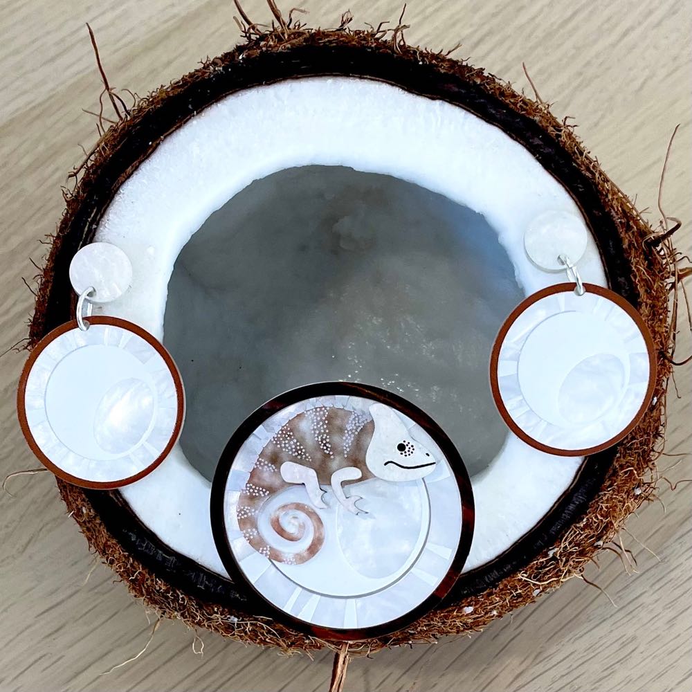 Wintersheart - Coconut Chameleon - Brooch pin collectible - Main Image 3