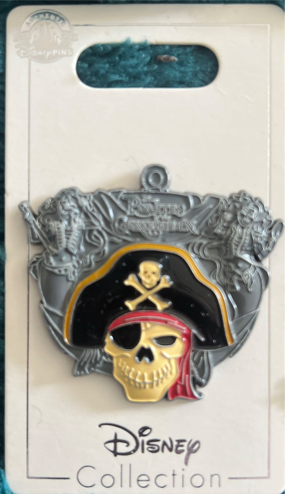 Disney Parks Pirates Of Caribbean Skull Sculptured Pin New With Card  pin collectible [Barcode 400948665048] - Main Image 2