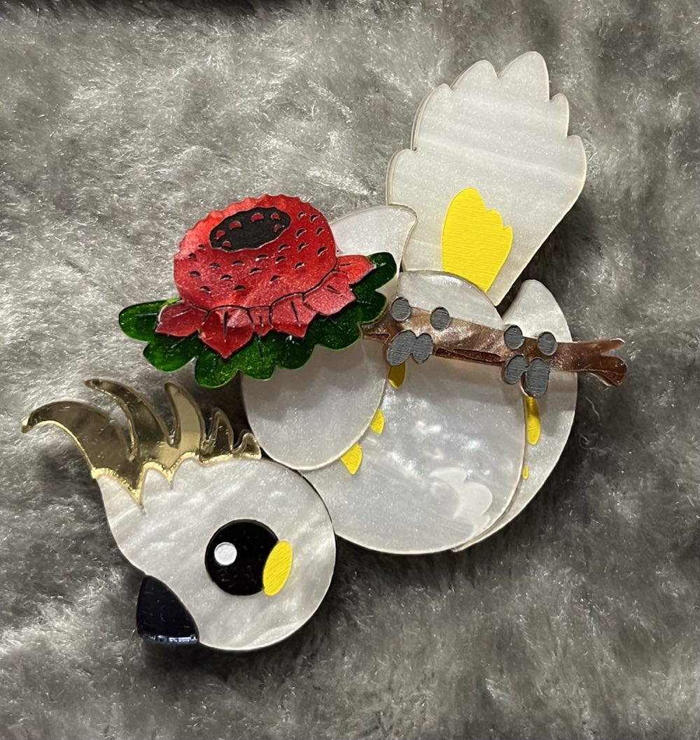 Binkabu - Sulphur-Crested Cockatoo and the Waratah - Brooch pin collectible - Main Image 2