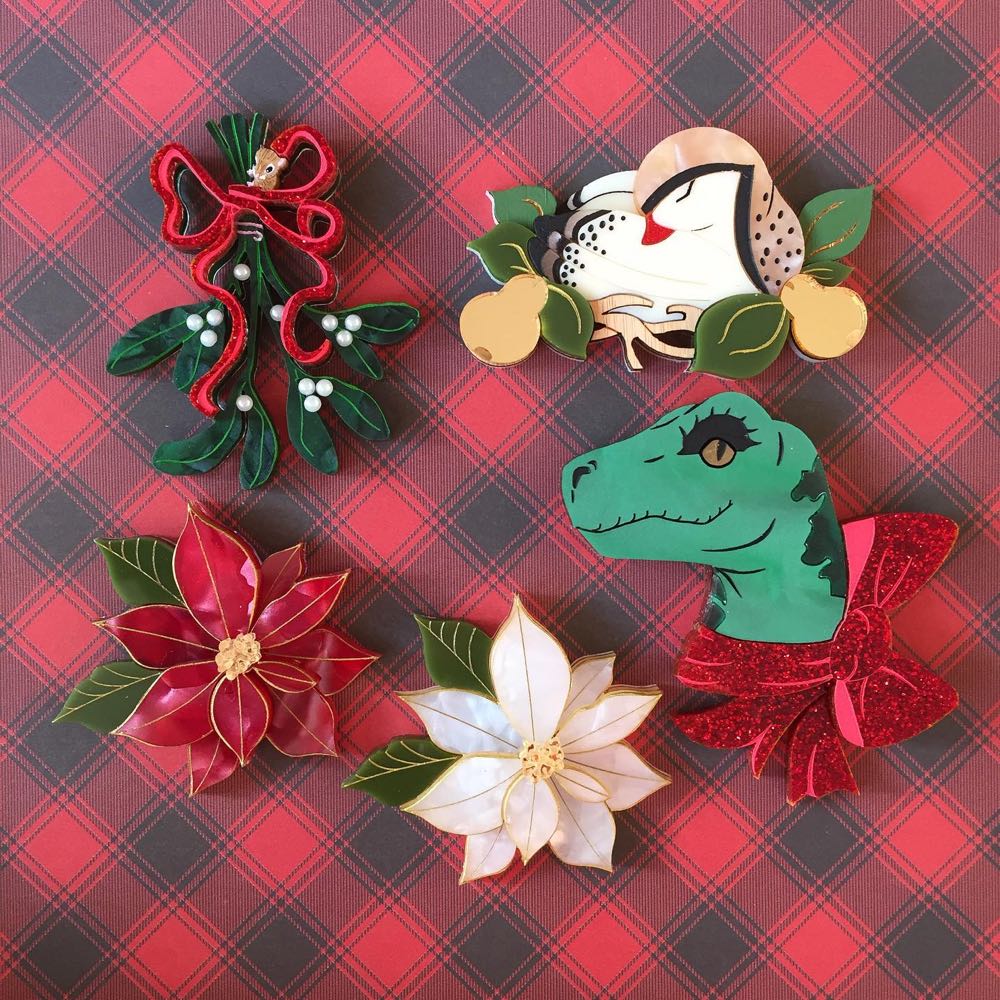 Buttercup’s Babe - Pepita’s Poinsettia (red) - Brooch pin collectible - Main Image 4