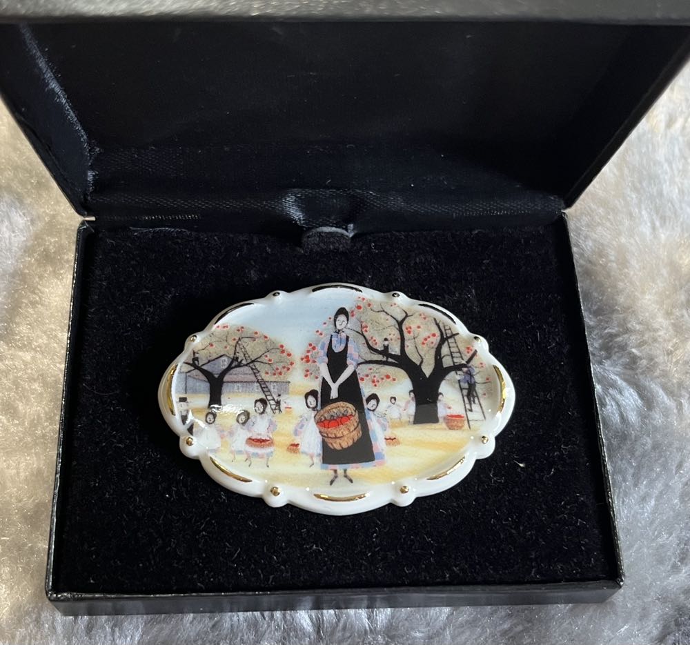 P. Buckley Moss Society - 2003 Bringing in the Apples - Ceramic Brooch pin collectible - Main Image 3