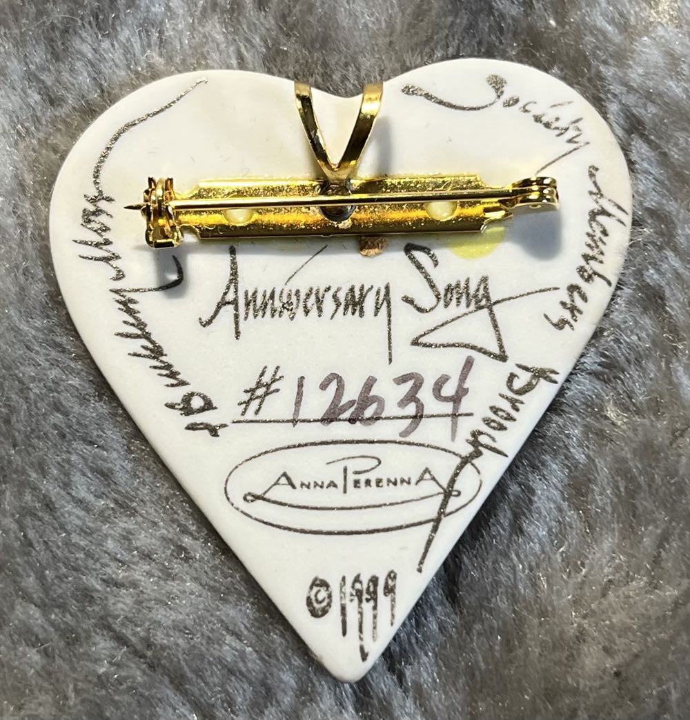 P. Buckley Moss Society - 1999 Anniversary Song - Ceramic Brooch pin collectible - Main Image 2