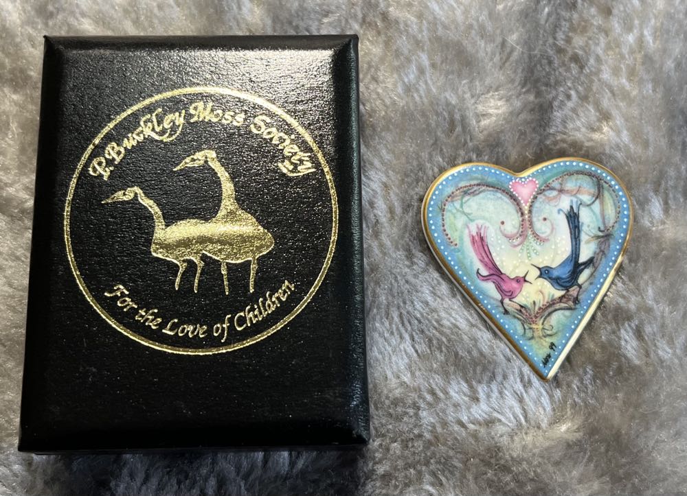 P. Buckley Moss Society - 1999 Anniversary Song - Ceramic Brooch pin collectible - Main Image 3