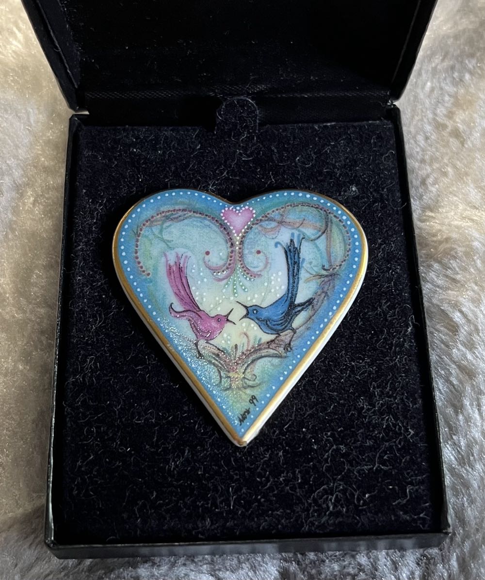 P. Buckley Moss Society - 1999 Anniversary Song - Ceramic Brooch pin collectible - Main Image 4