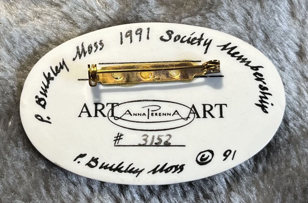 P. Buckley Moss Society - 1991 Chorus Line - Ceramic Brooch pin collectible - Main Image 2