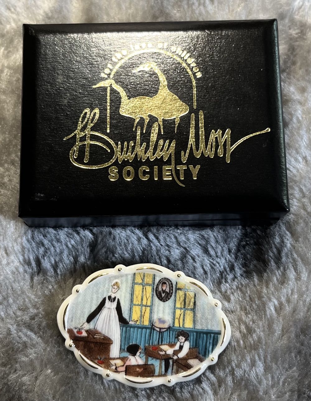 P. Buckley Moss Society - 2005 Today’s Lesson - Ceramic Brooch pin collectible - Main Image 3