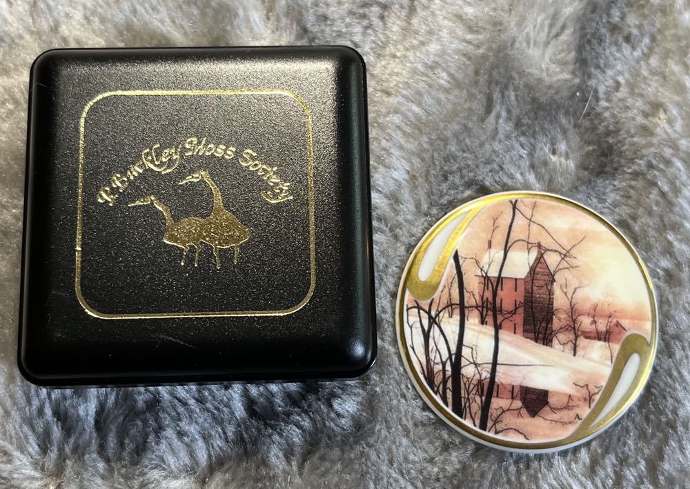 P. Buckley Moss Society - 1995 Golden Winter - Ceramic Brooch pin collectible - Main Image 3