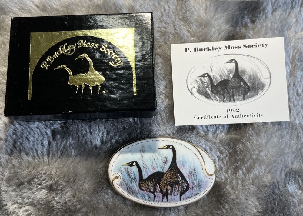 P. Buckley Moss Society - 1992 Winter’s Friend - Ceramic Brooch pin collectible - Main Image 3