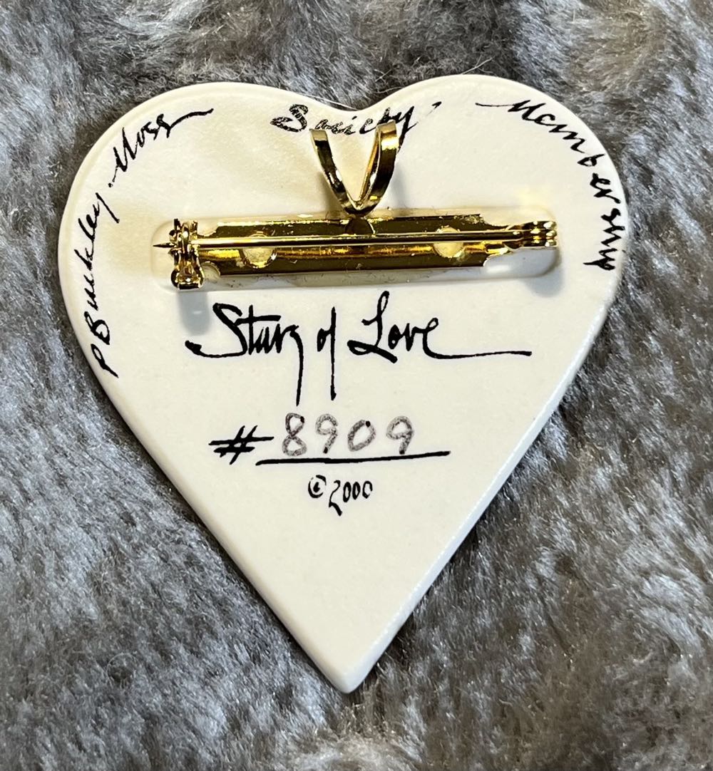 P. Buckley Moss Society - 2000 Stars of Love - Ceramic Brooch pin collectible - Main Image 2