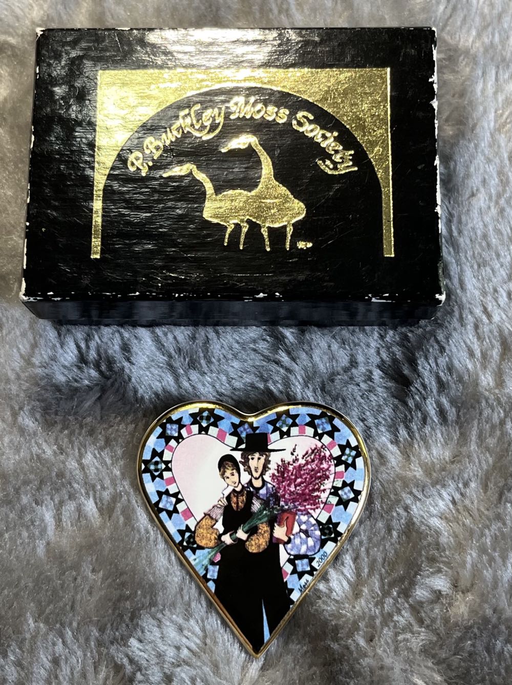 P. Buckley Moss Society - 2000 Stars of Love - Ceramic Brooch pin collectible - Main Image 3