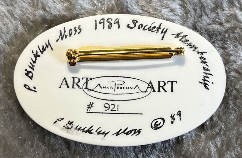 P. Buckley Moss Society - 1989 Mary with Lambs - Ceramic Brooch pin collectible - Main Image 2