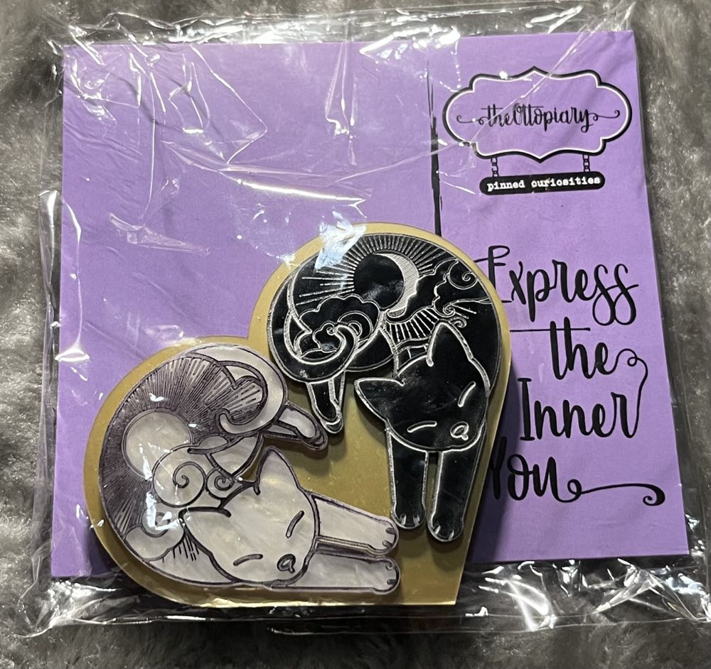 The Ottopiary - Sun and Moon Yin Yang Heart Cats - Brooch pin collectible - Main Image 3