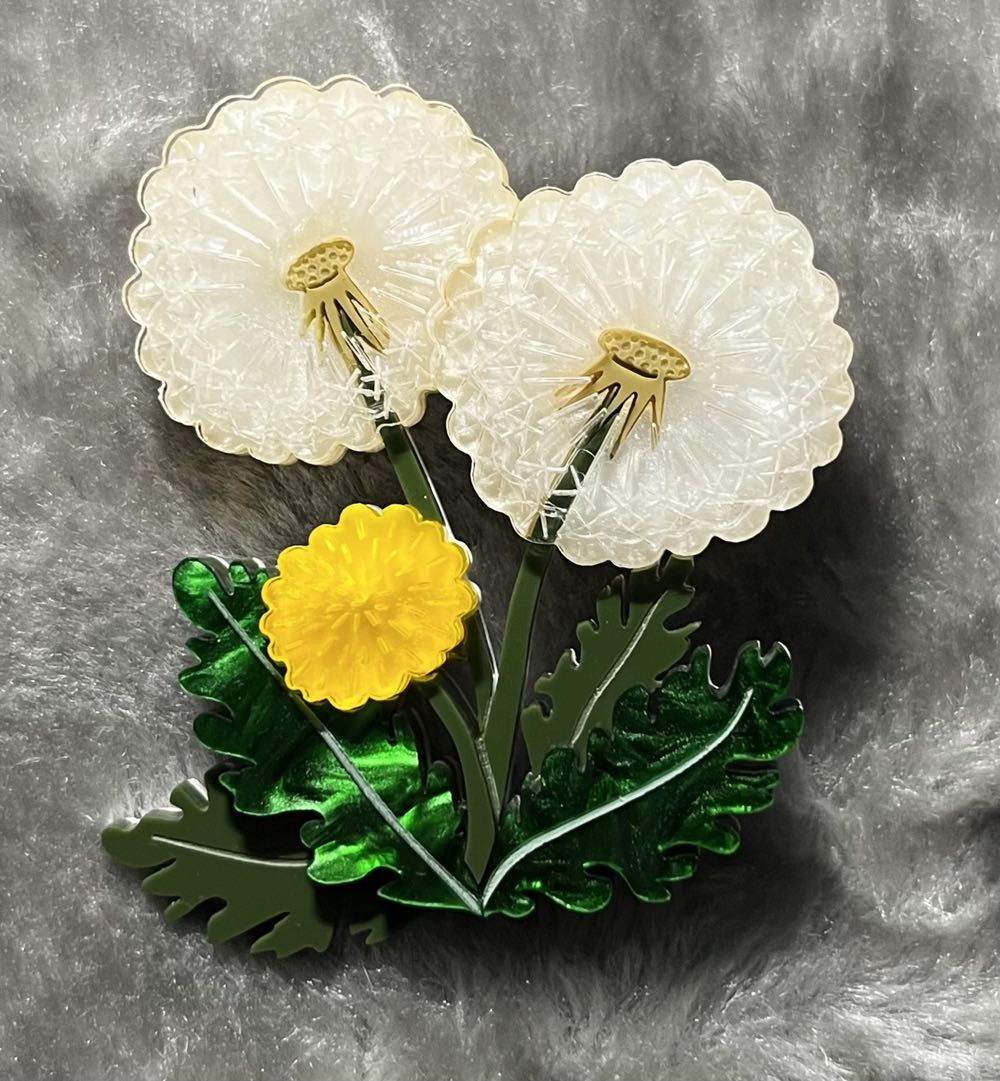 Teacup Girl - Summer O’Clock - Brooch pin collectible - Main Image 2