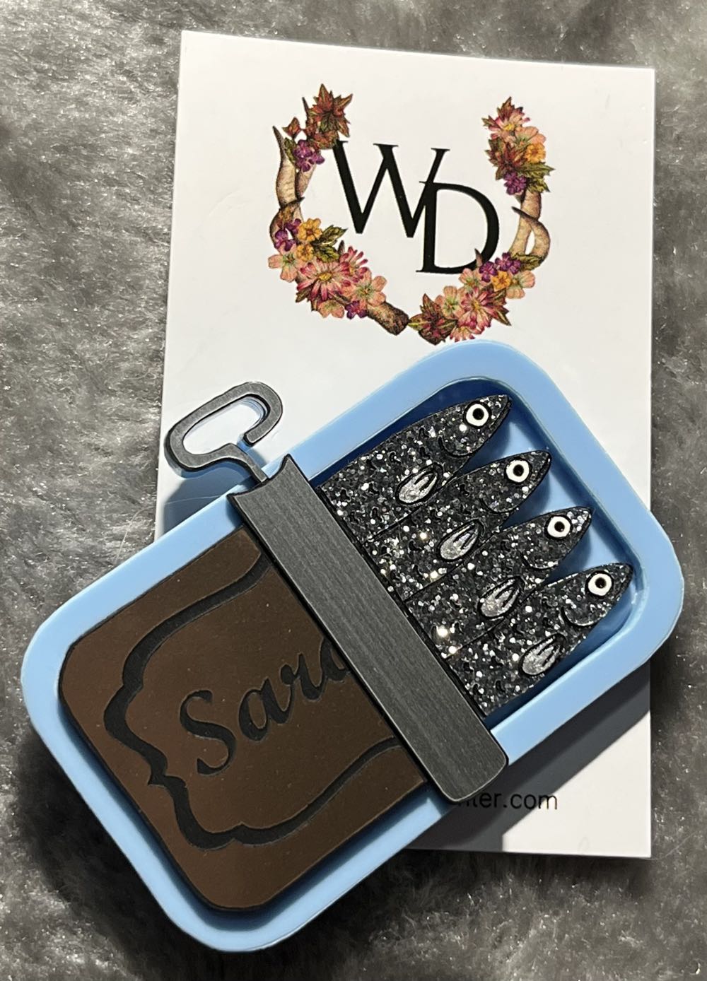 Winnifred’s Daughter - Packed in Like - Brooch pin collectible - Main Image 3