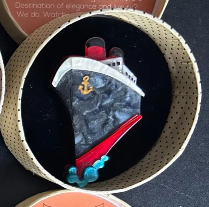 Erstwilder - SS Normandie - Brooch pin collectible - Main Image 2