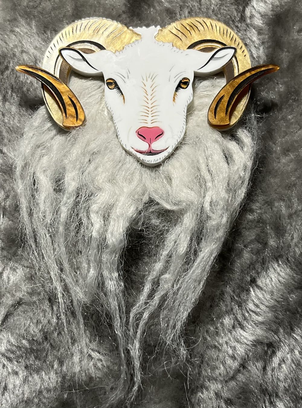 Sconnie and Jam - Norwegian Ram (white faux fur) - Brooch pin collectible - Main Image 2