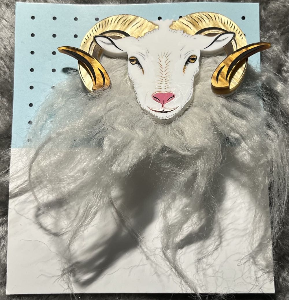 Sconnie and Jam - Norwegian Ram (white faux fur) - Brooch pin collectible - Main Image 3