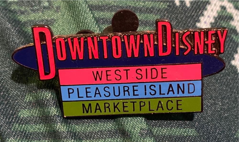 Star Wars Ahsoka Tano & Anakin Skywalker Lightsaber Pin Set 