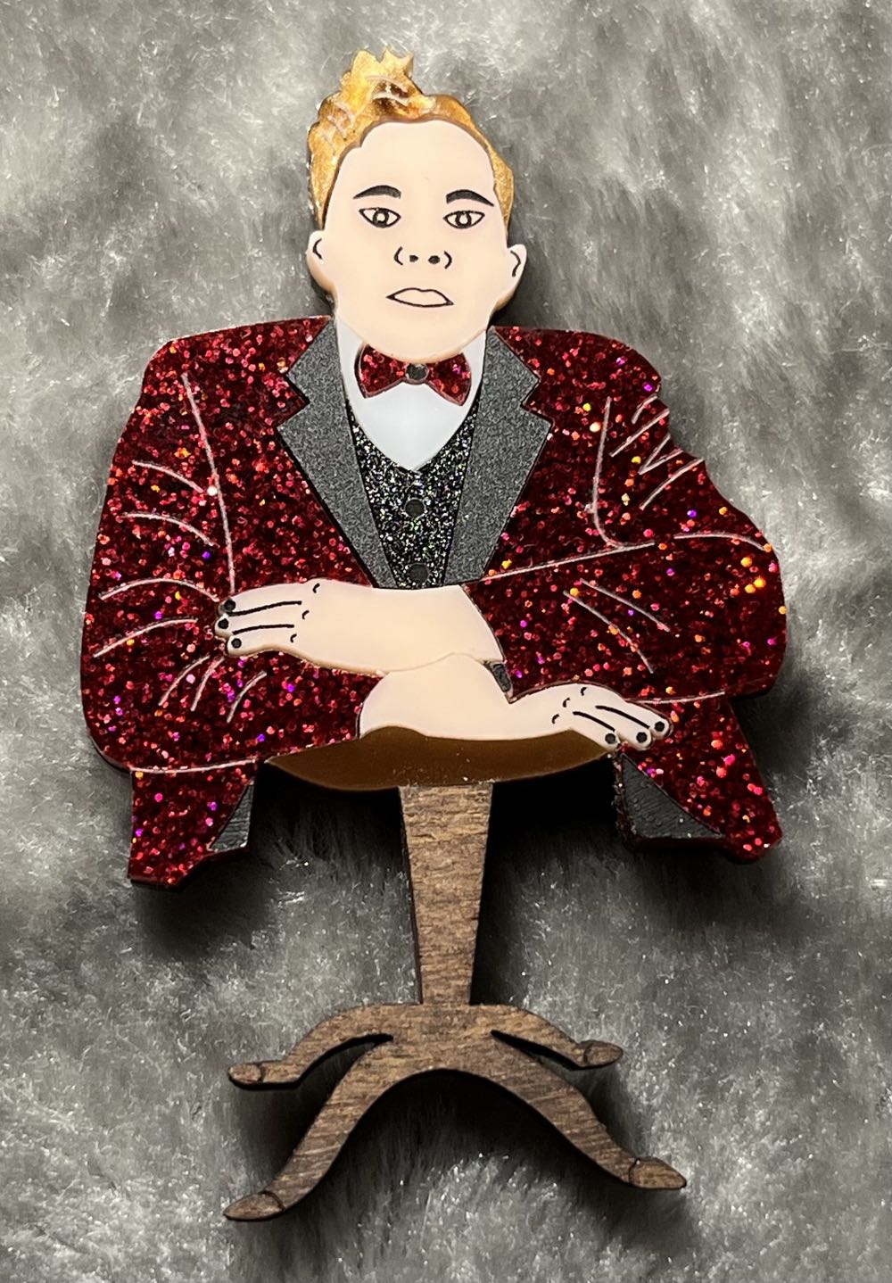 Switchblade Maid - The Half-Man (deluxe version) - Brooch pin collectible - Main Image 2