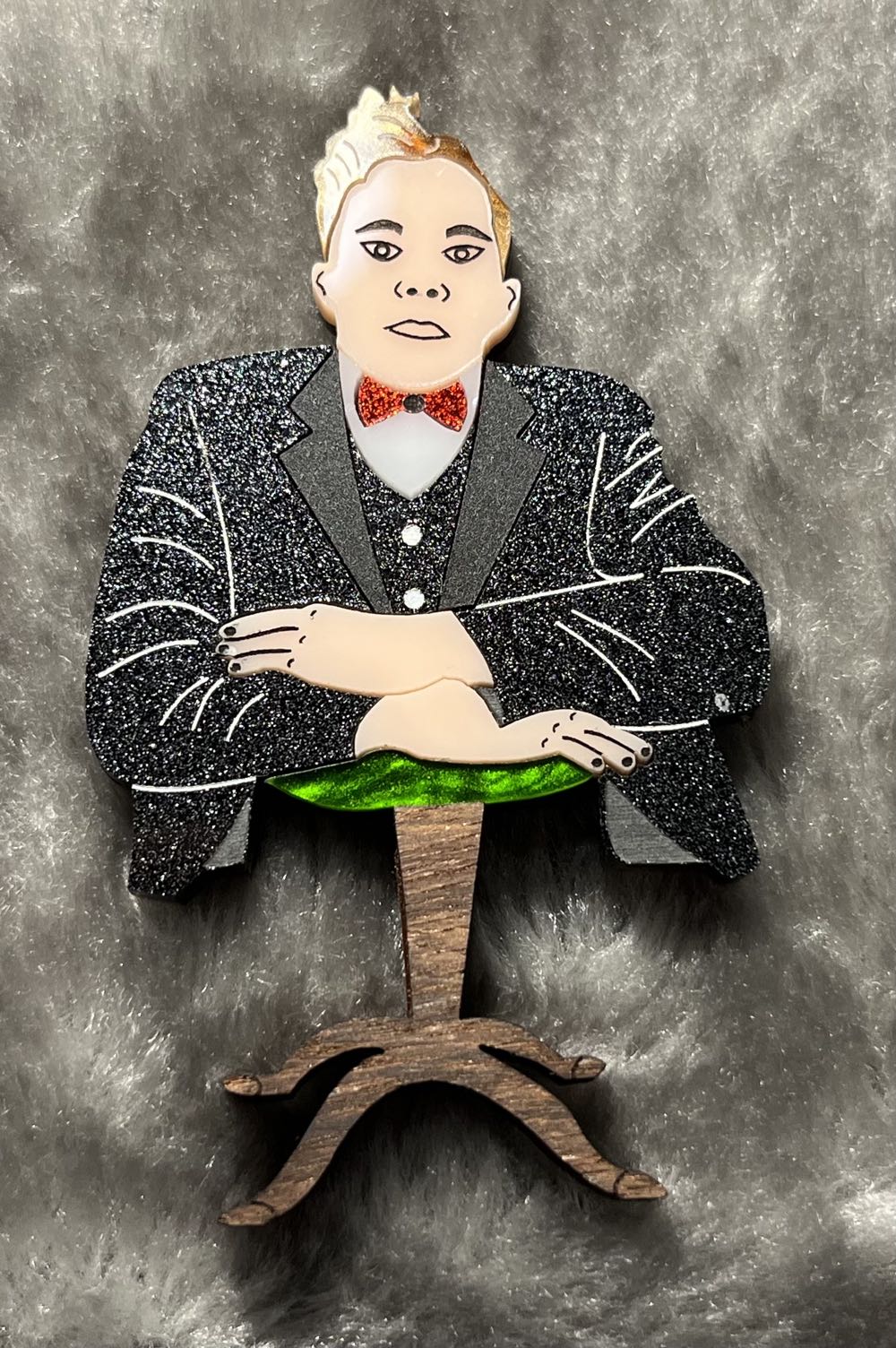 Switchblade Maid - The Half-Man - Brooch pin collectible - Main Image 2