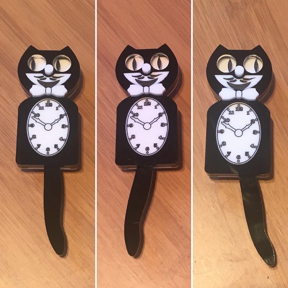 Brooch the Subject - Kitschy Kitty Clock - Brooch pin collectible - Main Image 3