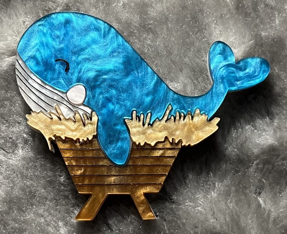 Burnbella - A Whale in a Manger - Brooch pin collectible - Main Image 2
