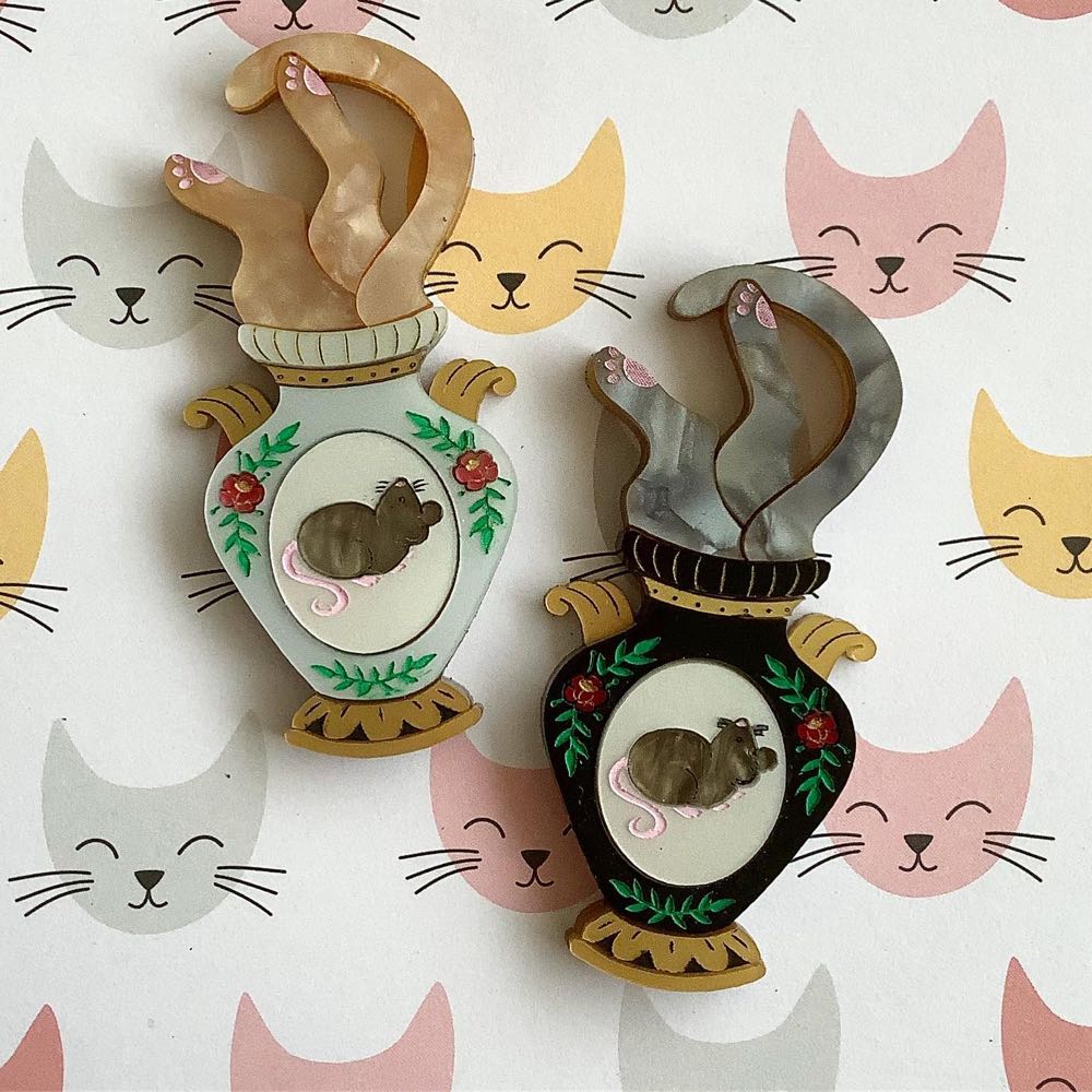 Kitschy Kittens - Cat in Vase - Brooch pin collectible - Main Image 3