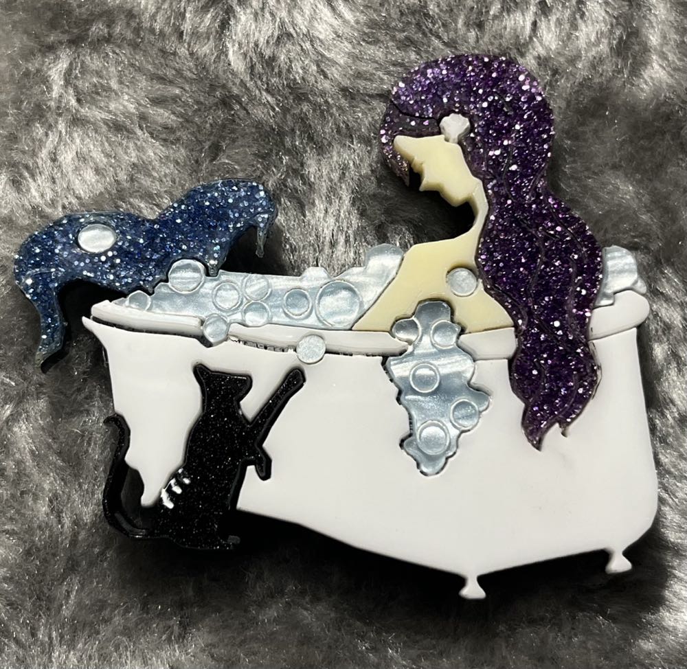 LYV Designs - Mermaid Bath - Brooch pin collectible - Main Image 2