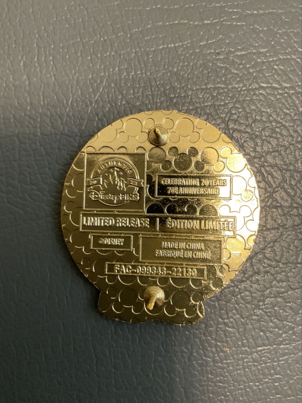 Peter Pan - Carrying Wendy - Ltd Release  pin collectible - Main Image 2