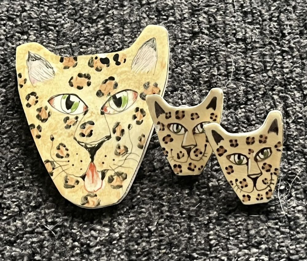 Fred Babb - Cheetah (brooch & earrings set) - Ceramic Brooch pin collectible - Main Image 3