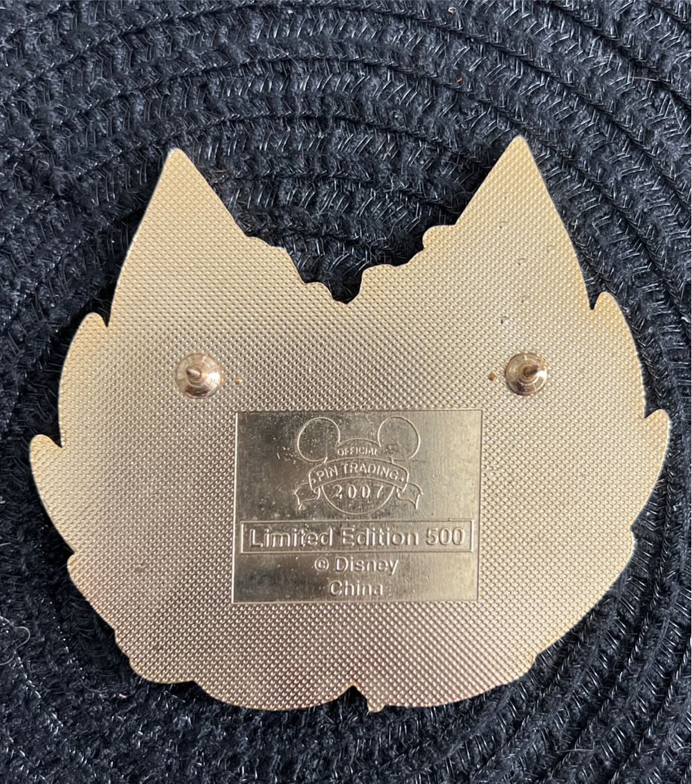 Chip N Dale Spring Season - Jumbo Pin pin collectible - Main Image 2