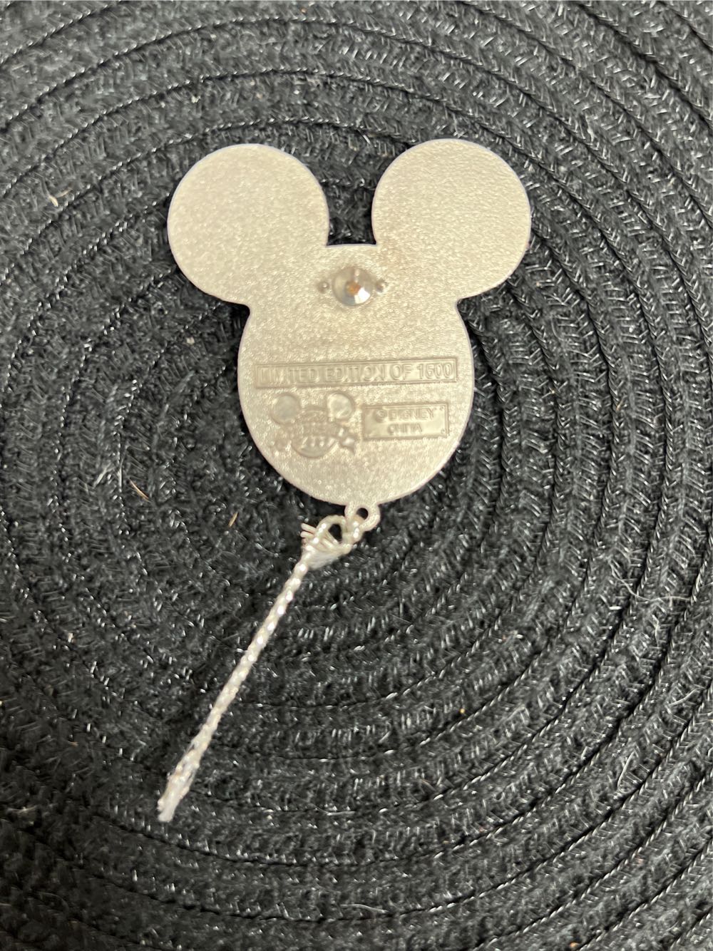 Chip N Dale Mickey Ballon  pin collectible - Main Image 2