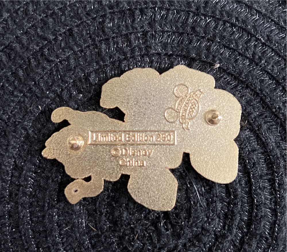 Chip N Dale On A Rollerskate - Disney Shopping pin collectible - Main Image 2