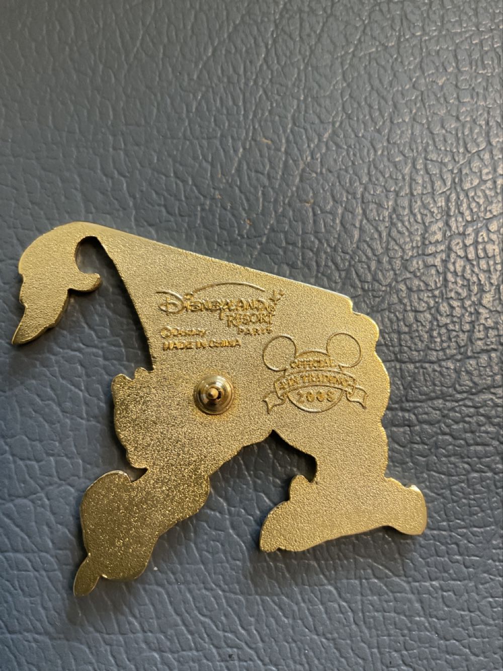 Chip & Dale - Running With A Party Hat - Ltd Edition 8000  pin collectible - Main Image 2