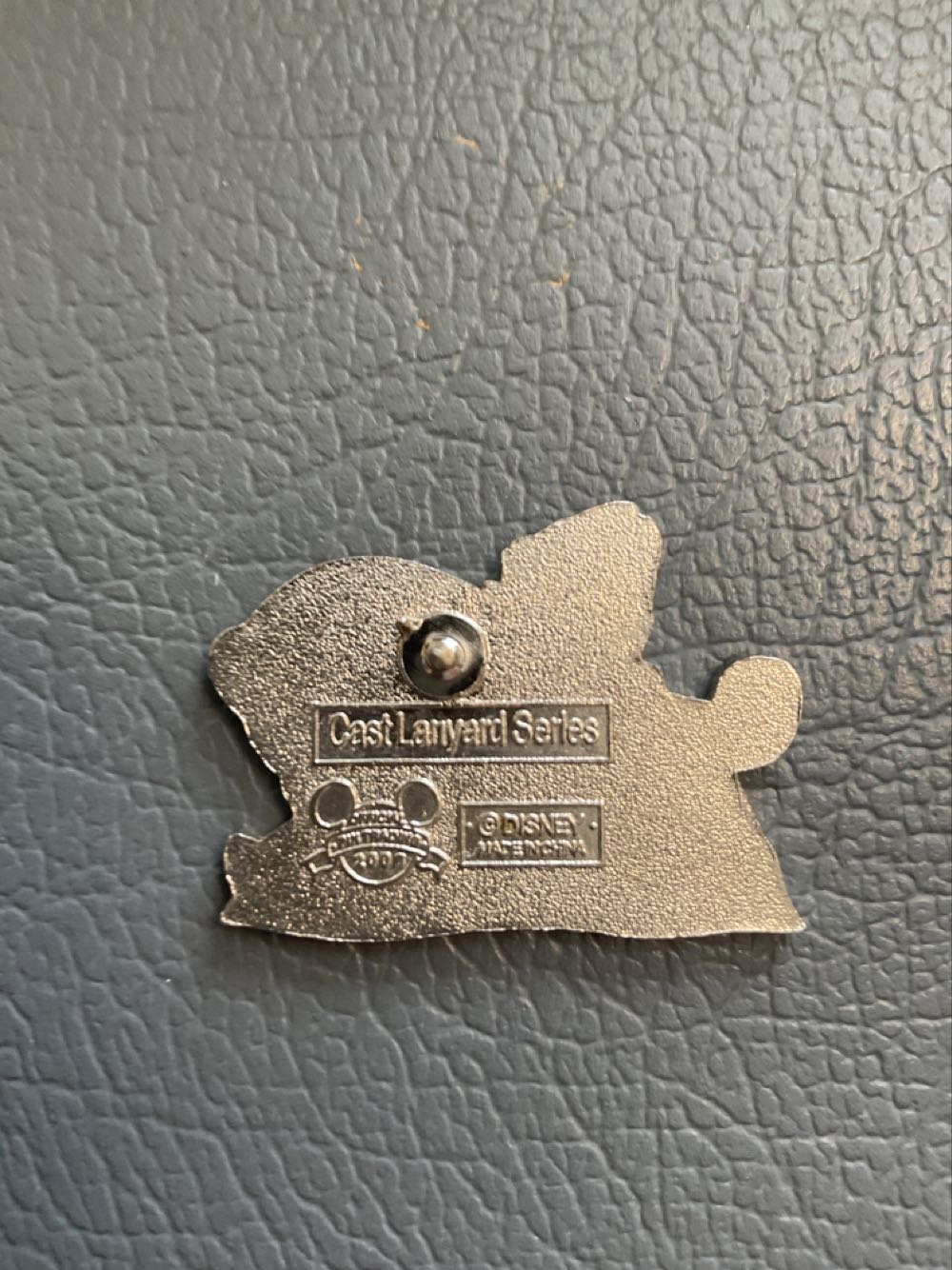 Chip & Dale - Having A Picnic - Cast Lanyard Series   pin collectible - Main Image 2