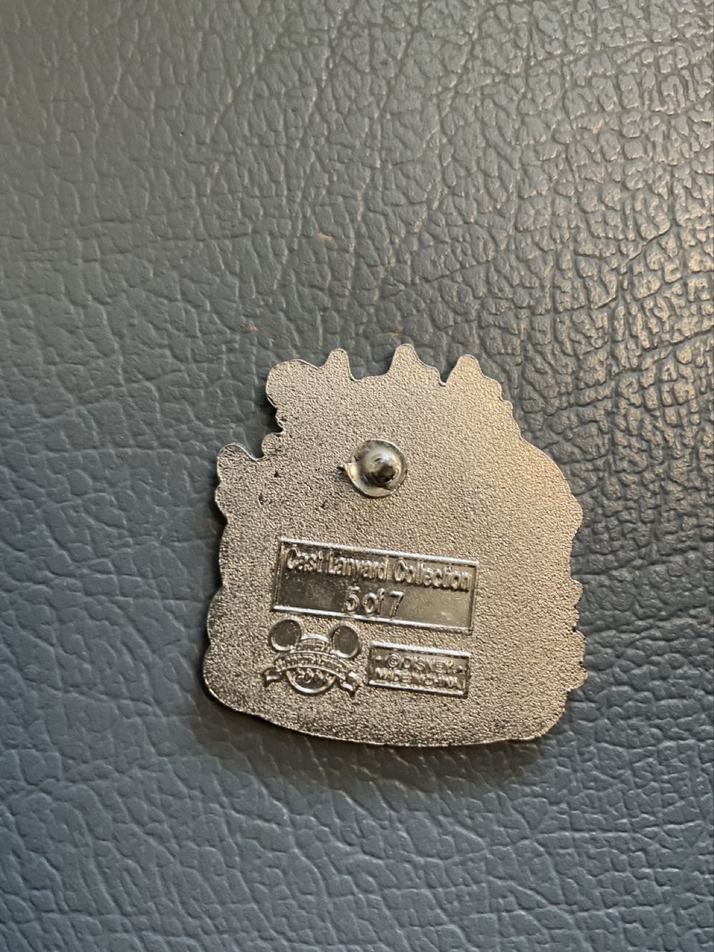 Chip & Dale - Sledging - Disneyland Cast Lanyard Series 4 - No. 6/7  pin collectible - Main Image 2