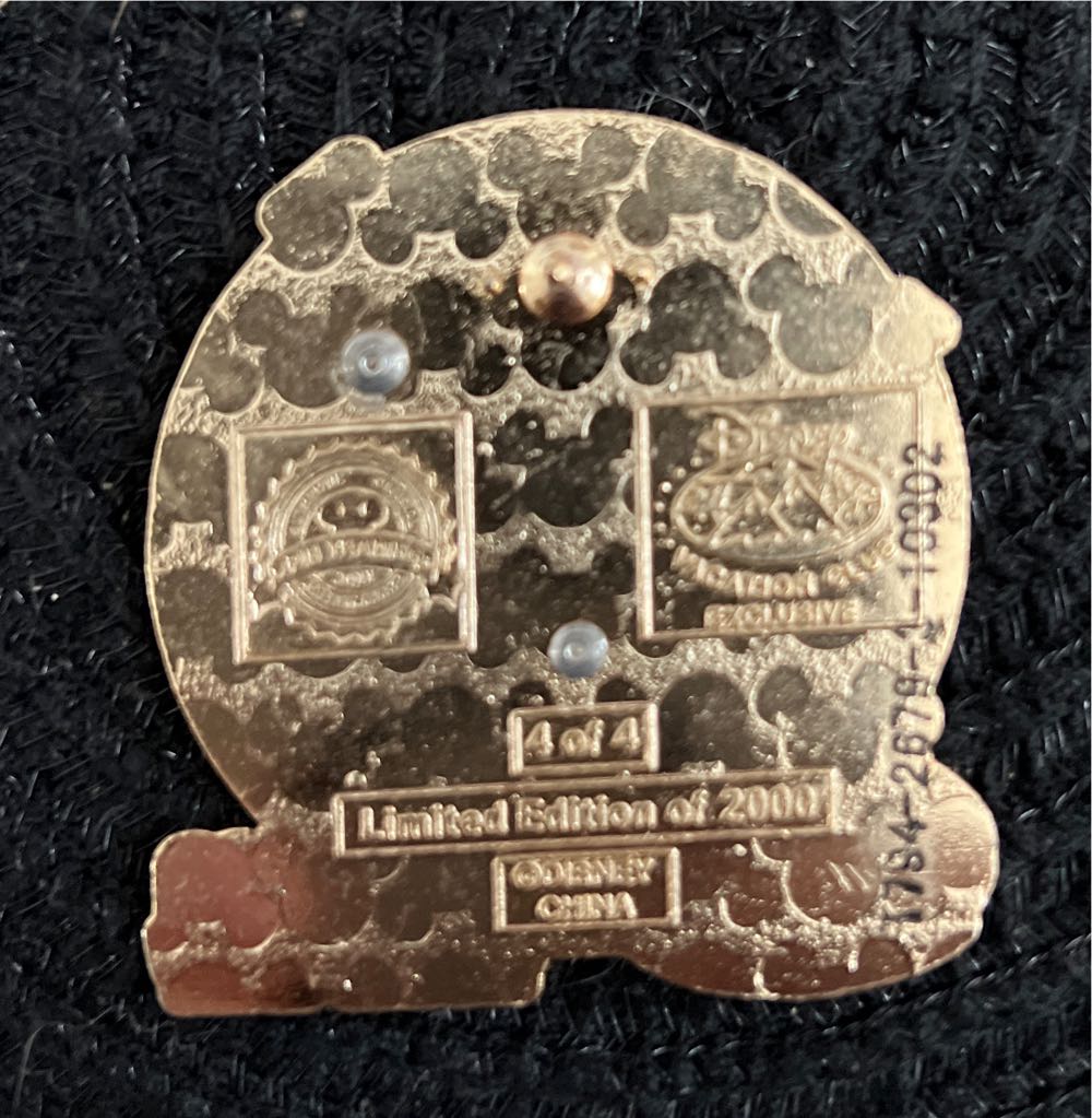 Chip N Dale Vacation Your Way - DVC pin collectible - Main Image 3