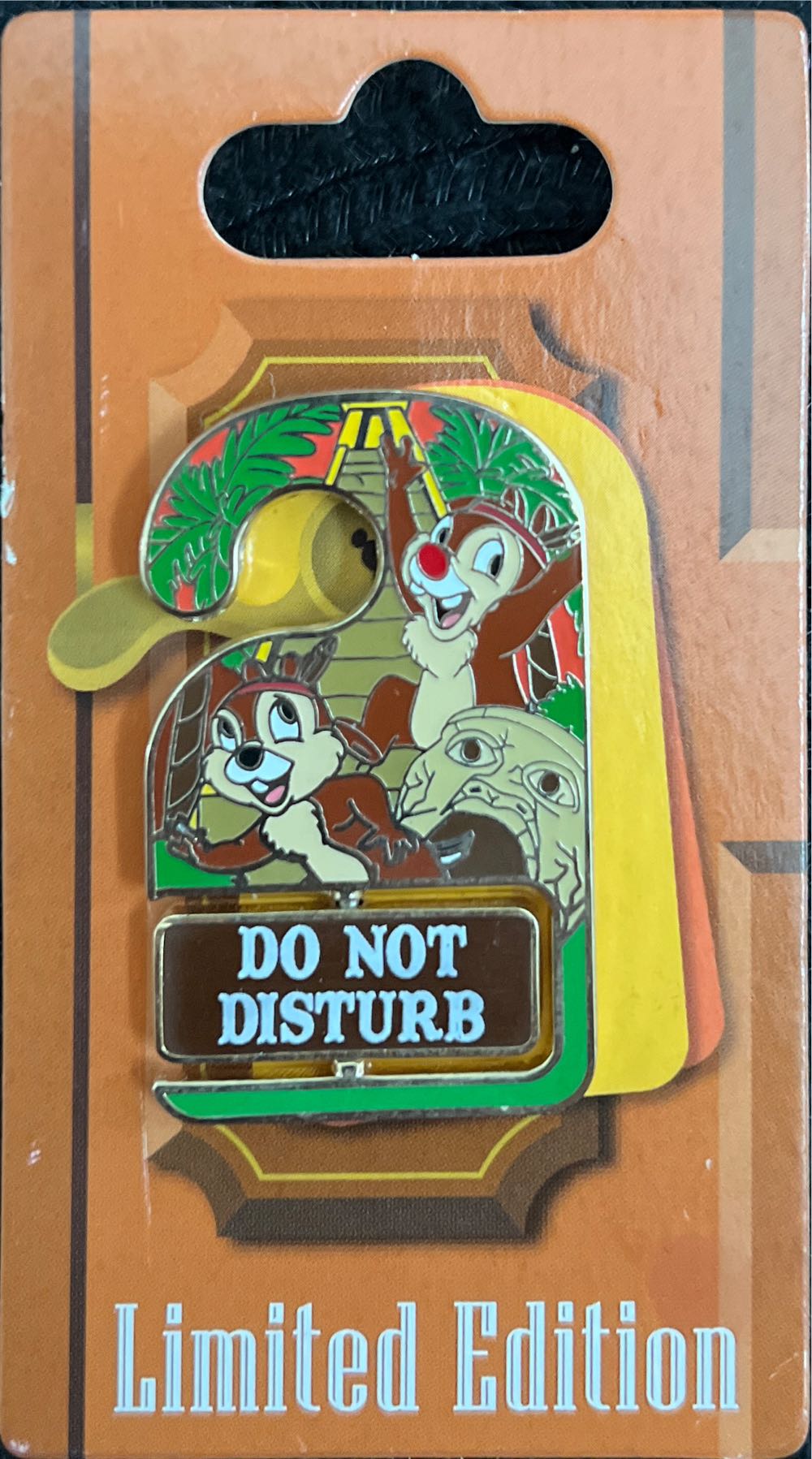 Chip N Dale Door Hanger DLR - DLR Resort pin collectible - Main Image 2