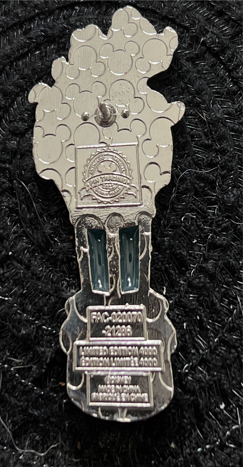 Chip N Dale Floating Down Main Street USA - WDW/DLR pin collectible - Main Image 3