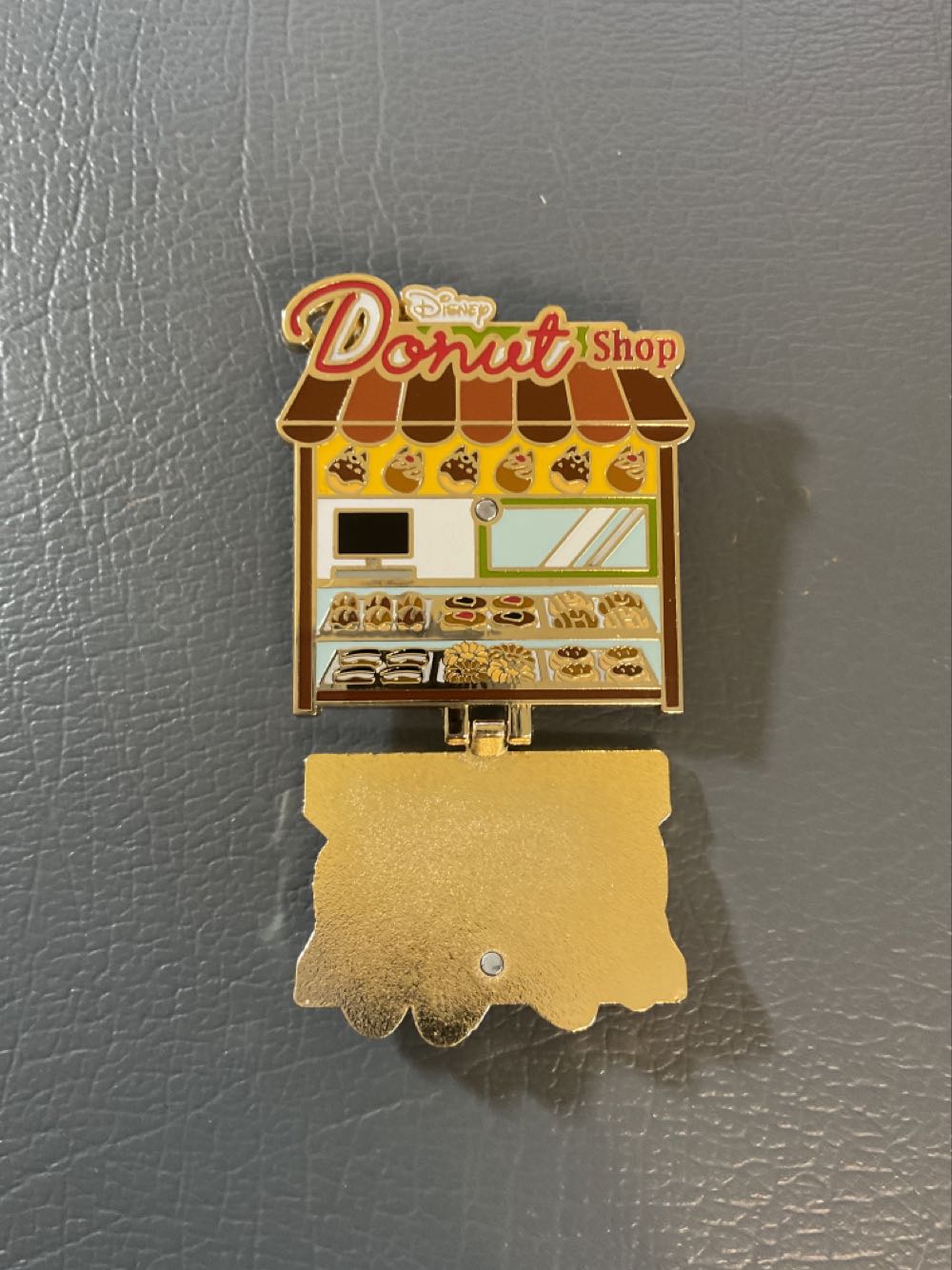 Chip & Dale - As Donuts - Donut Shop 2018 Ltd Edition  pin collectible - Main Image 2
