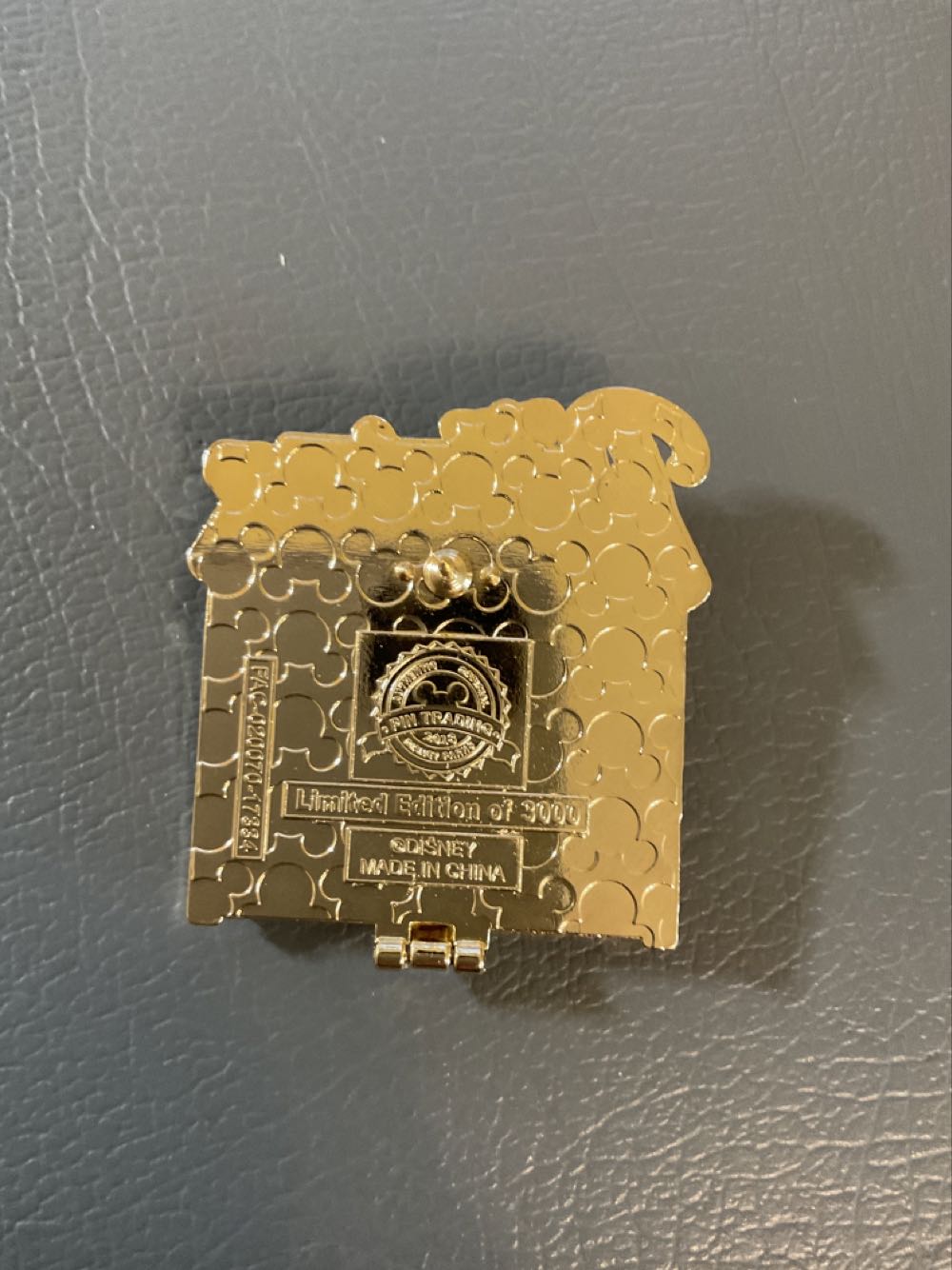 Chip & Dale - As Donuts - Donut Shop 2018 Ltd Edition  pin collectible - Main Image 3