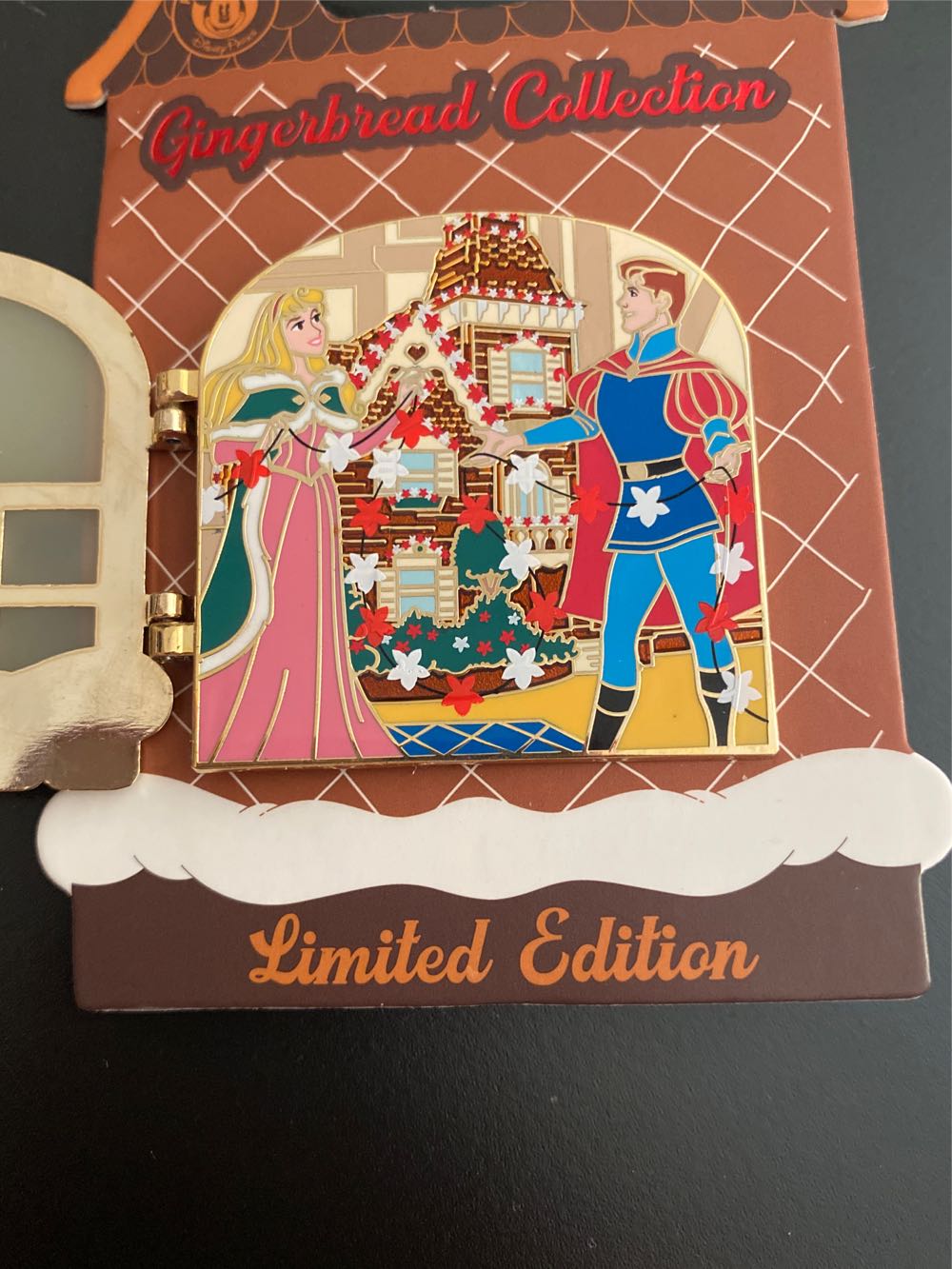 Gingerbread House Grand Floridian Disney And  pin collectible [Barcode 400914565686] - Main Image 3